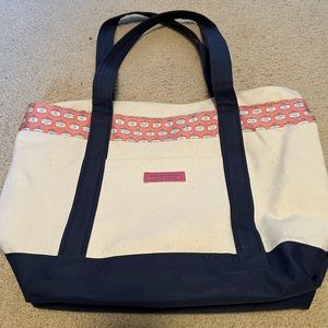 Vineyard Vines canvas tote with town signs